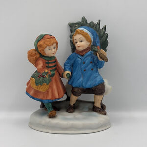 Vintage 1981 Avon Christmas Memories Figurine Sharing The Spirit 1st Edition